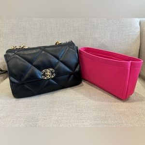 Chanel 19 Large (middle size) - Black Lambskin